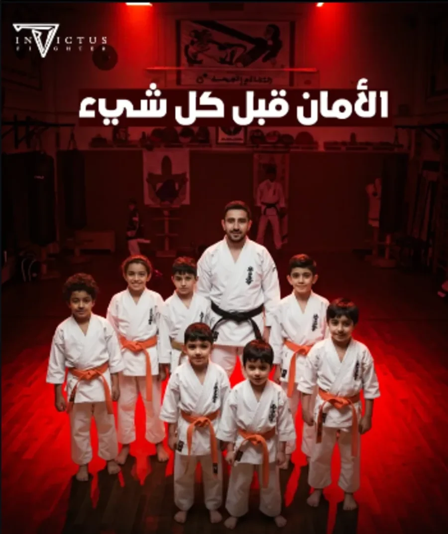 مدرب انفكتوس مع الأطفال
